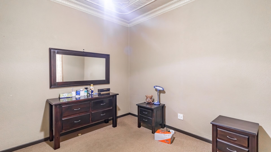 5 Bedroom Property for Sale in Malvern Gauteng