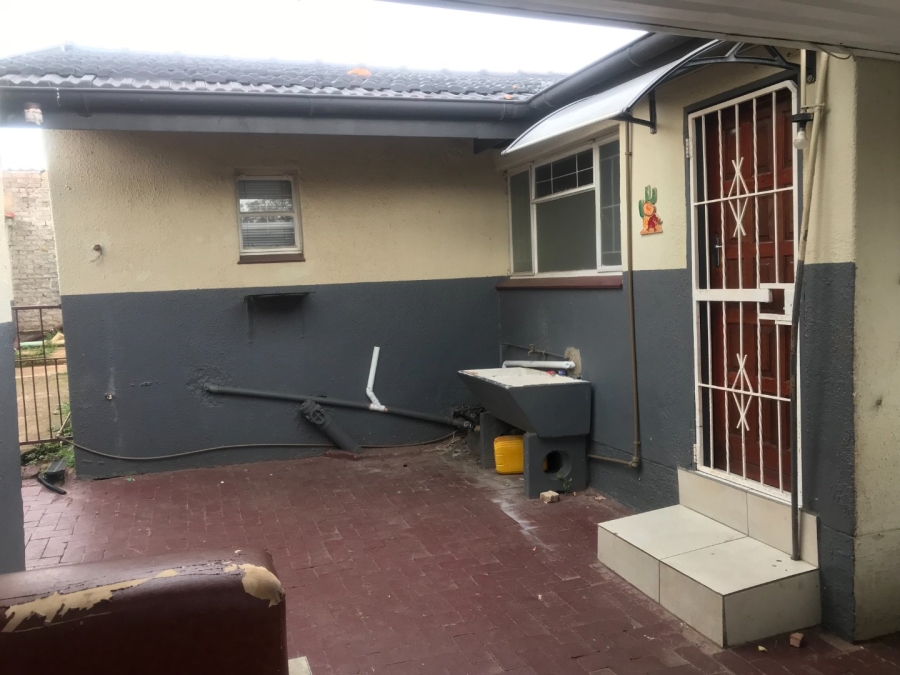 To Let  Bedroom Property for Rent in Sophiatown Gauteng