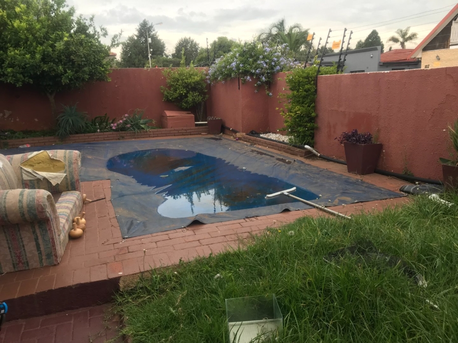To Let  Bedroom Property for Rent in Sophiatown Gauteng
