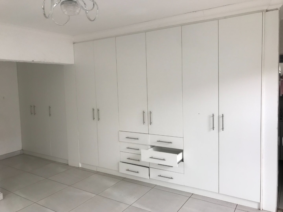 To Let  Bedroom Property for Rent in Sophiatown Gauteng