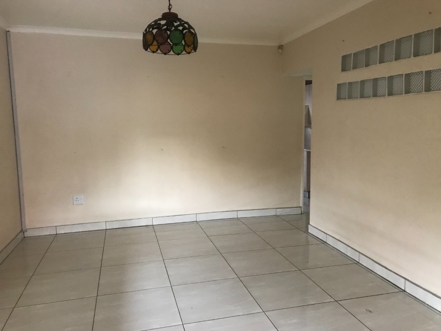 To Let  Bedroom Property for Rent in Sophiatown Gauteng