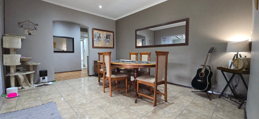 5 Bedroom Property for Sale in Brackendowns Gauteng