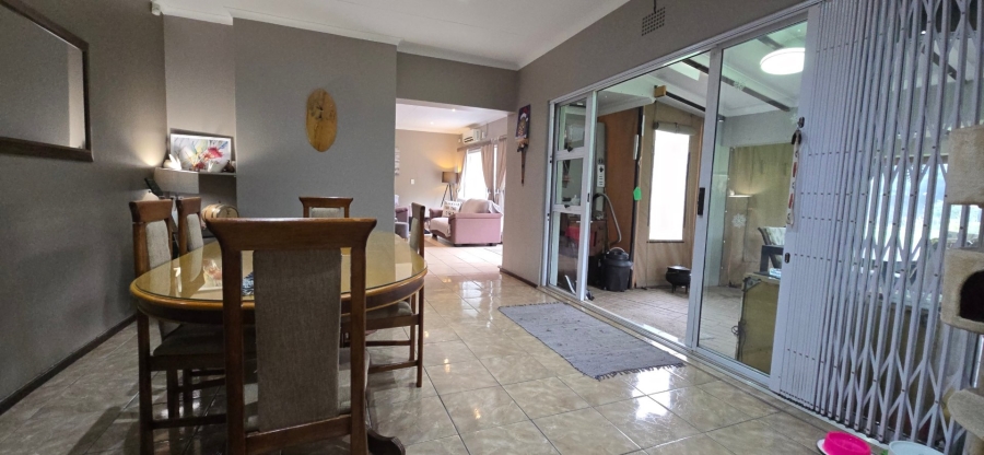 5 Bedroom Property for Sale in Brackendowns Gauteng