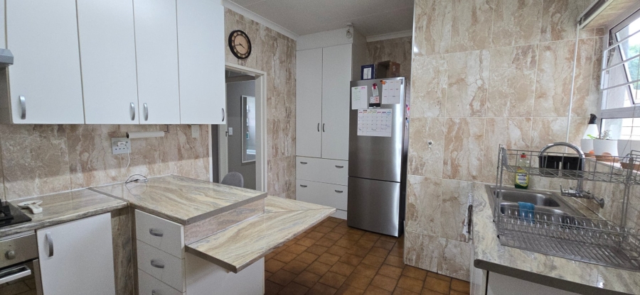 5 Bedroom Property for Sale in Brackendowns Gauteng