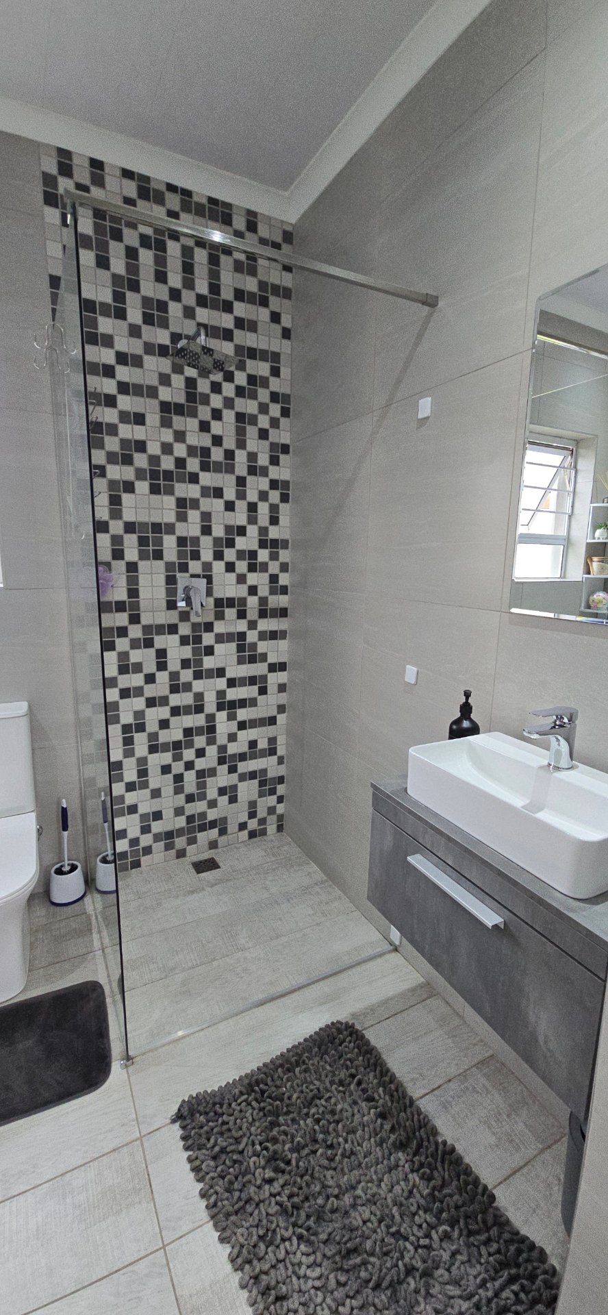 5 Bedroom Property for Sale in Brackendowns Gauteng