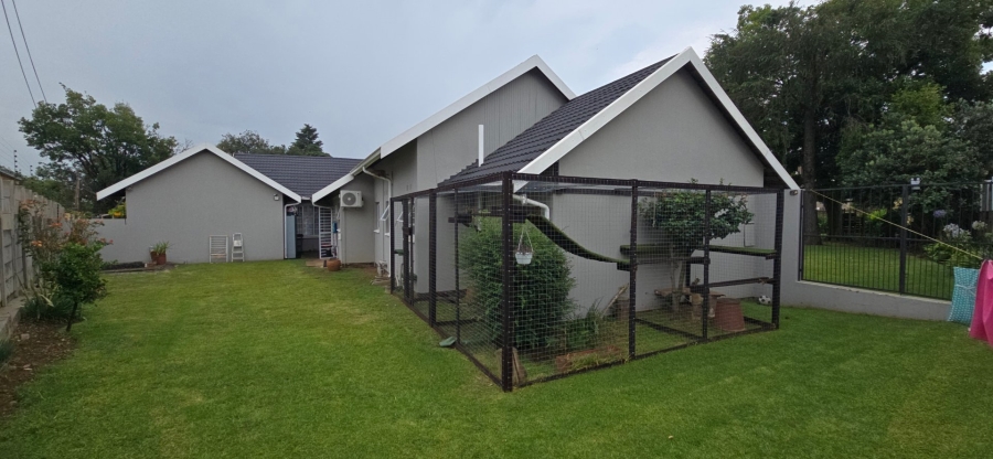 5 Bedroom Property for Sale in Brackendowns Gauteng