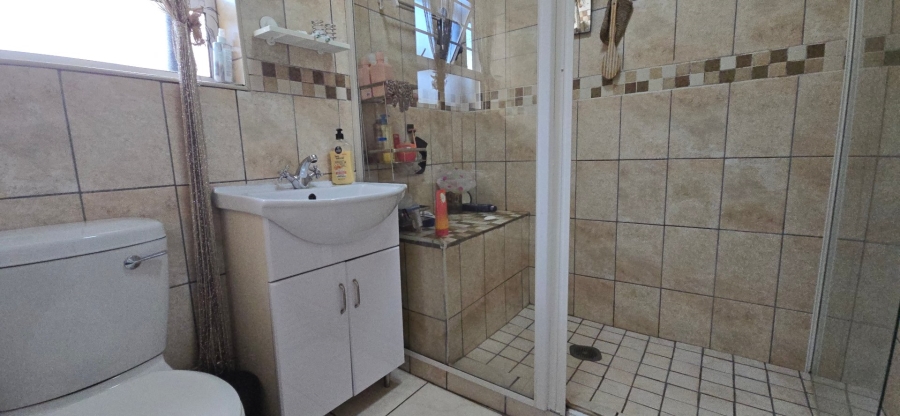 5 Bedroom Property for Sale in Brackendowns Gauteng