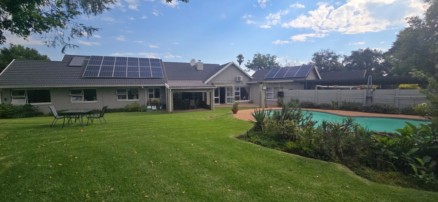 5 Bedroom Property for Sale in Brackendowns Gauteng