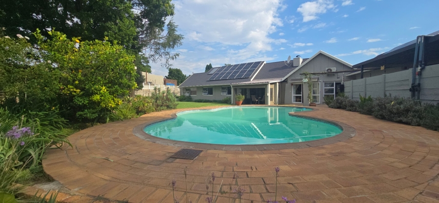 5 Bedroom Property for Sale in Brackendowns Gauteng