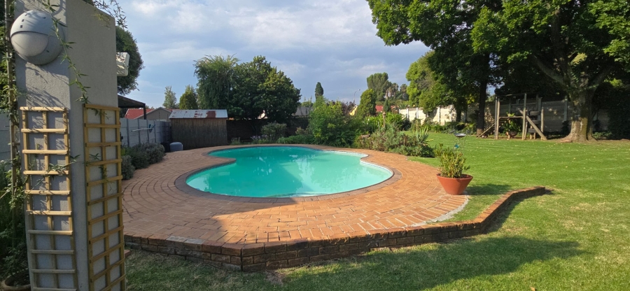 5 Bedroom Property for Sale in Brackendowns Gauteng