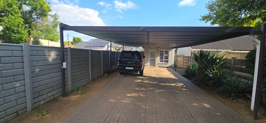 5 Bedroom Property for Sale in Brackendowns Gauteng