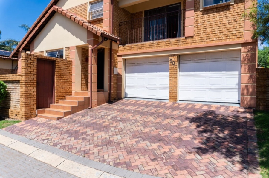 5 Bedroom Property for Sale in Eden Glen Gauteng