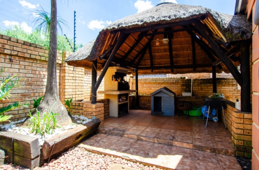 5 Bedroom Property for Sale in Eden Glen Gauteng