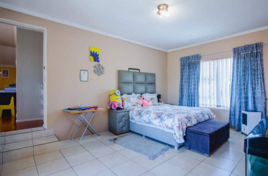 5 Bedroom Property for Sale in Eden Glen Gauteng