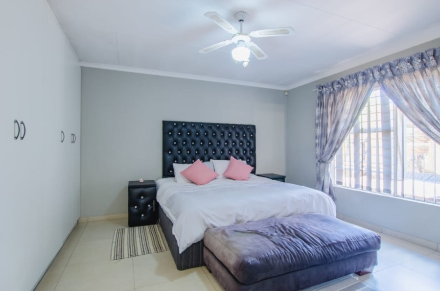5 Bedroom Property for Sale in Eden Glen Gauteng