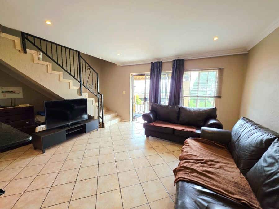 2 Bedroom Property for Sale in La Montagne Gauteng