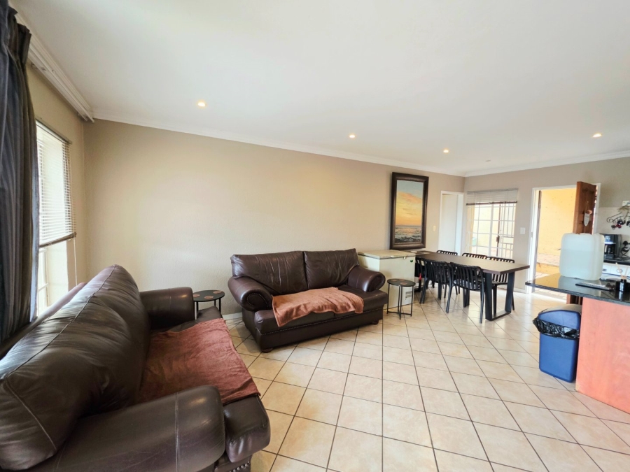 2 Bedroom Property for Sale in La Montagne Gauteng