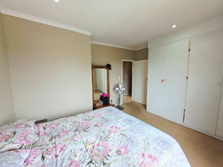 2 Bedroom Property for Sale in La Montagne Gauteng