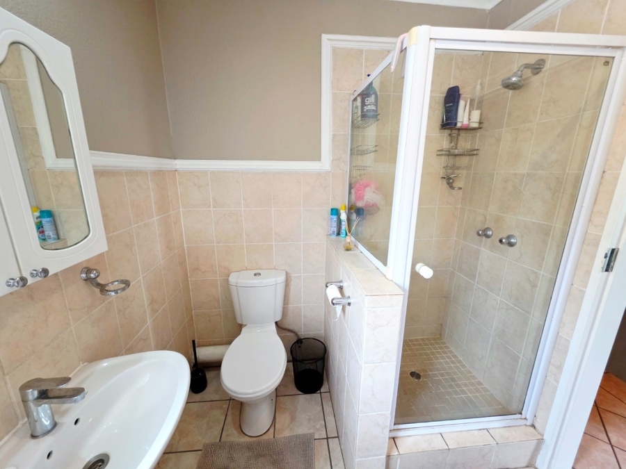 2 Bedroom Property for Sale in La Montagne Gauteng