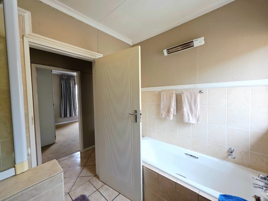 2 Bedroom Property for Sale in La Montagne Gauteng