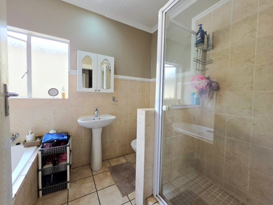 2 Bedroom Property for Sale in La Montagne Gauteng