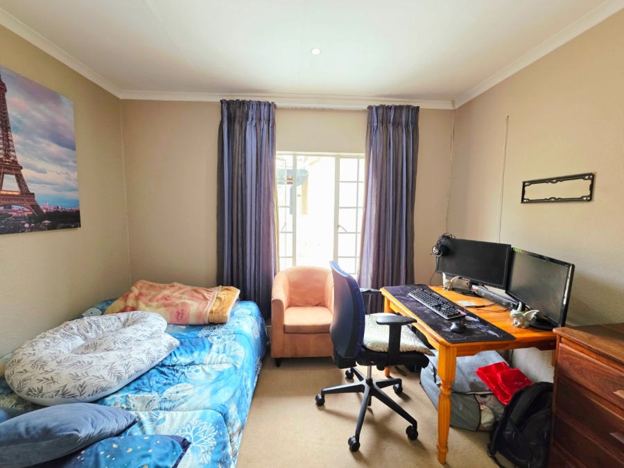 2 Bedroom Property for Sale in La Montagne Gauteng