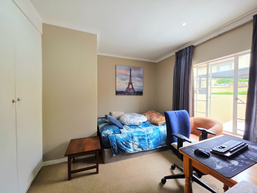 2 Bedroom Property for Sale in La Montagne Gauteng