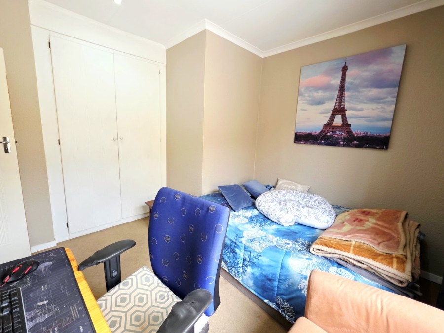 2 Bedroom Property for Sale in La Montagne Gauteng