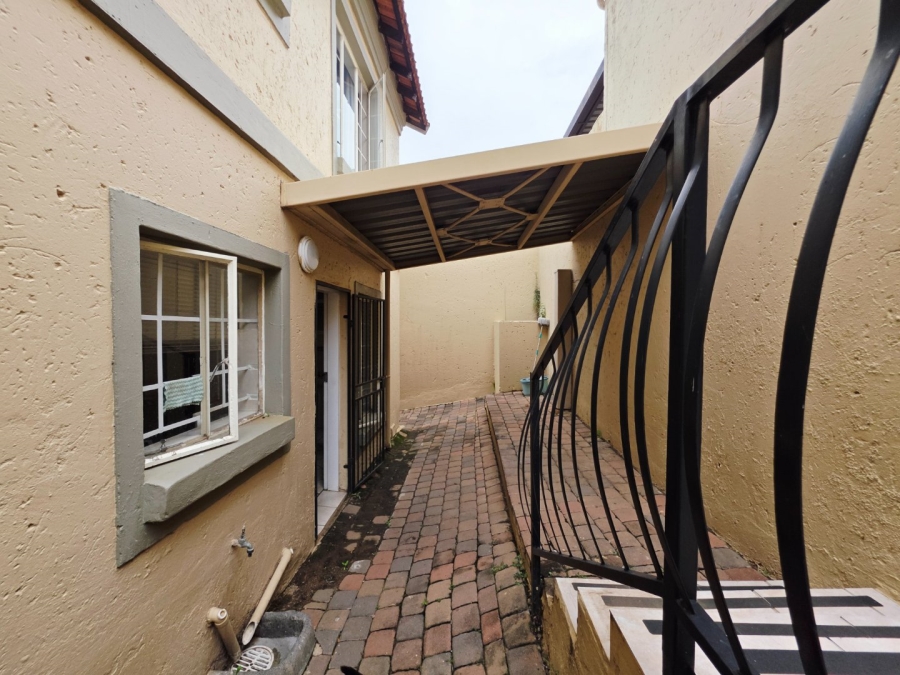 2 Bedroom Property for Sale in La Montagne Gauteng