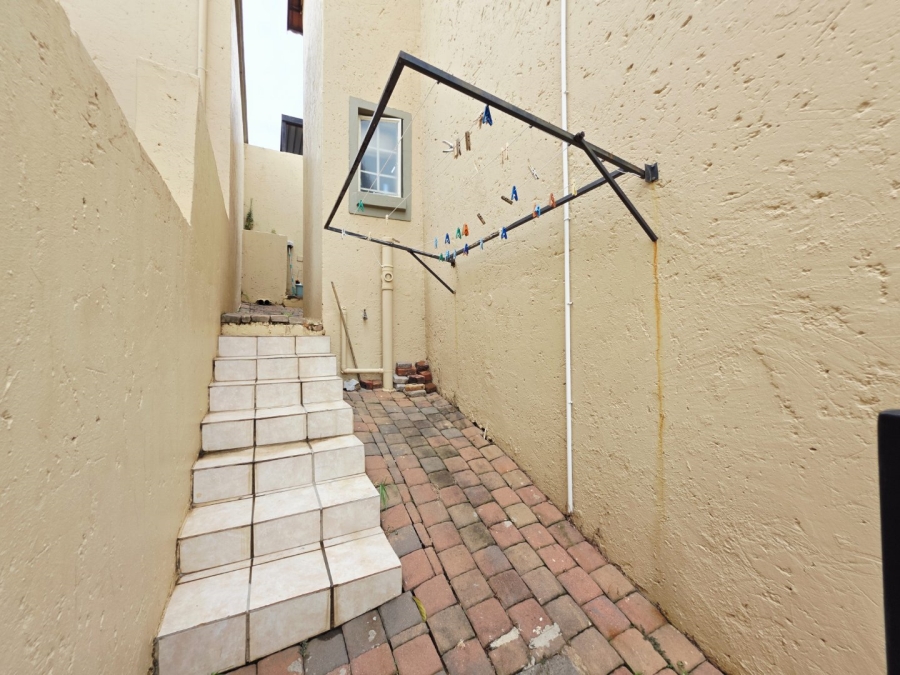2 Bedroom Property for Sale in La Montagne Gauteng