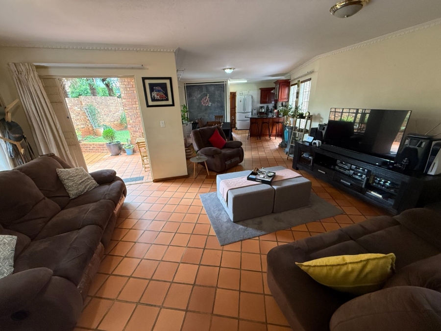 3 Bedroom Property for Sale in Die Hoewes Gauteng