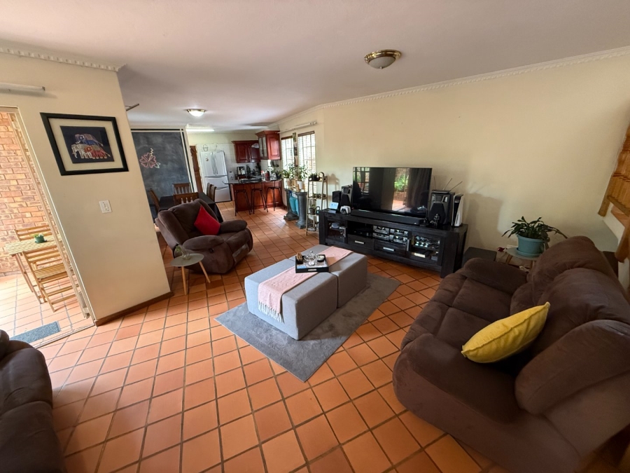 3 Bedroom Property for Sale in Die Hoewes Gauteng