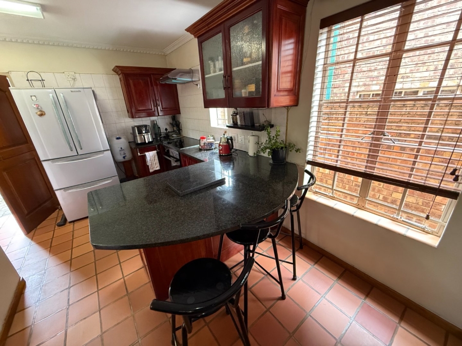 3 Bedroom Property for Sale in Die Hoewes Gauteng