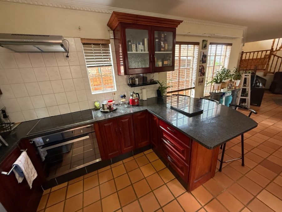 3 Bedroom Property for Sale in Die Hoewes Gauteng
