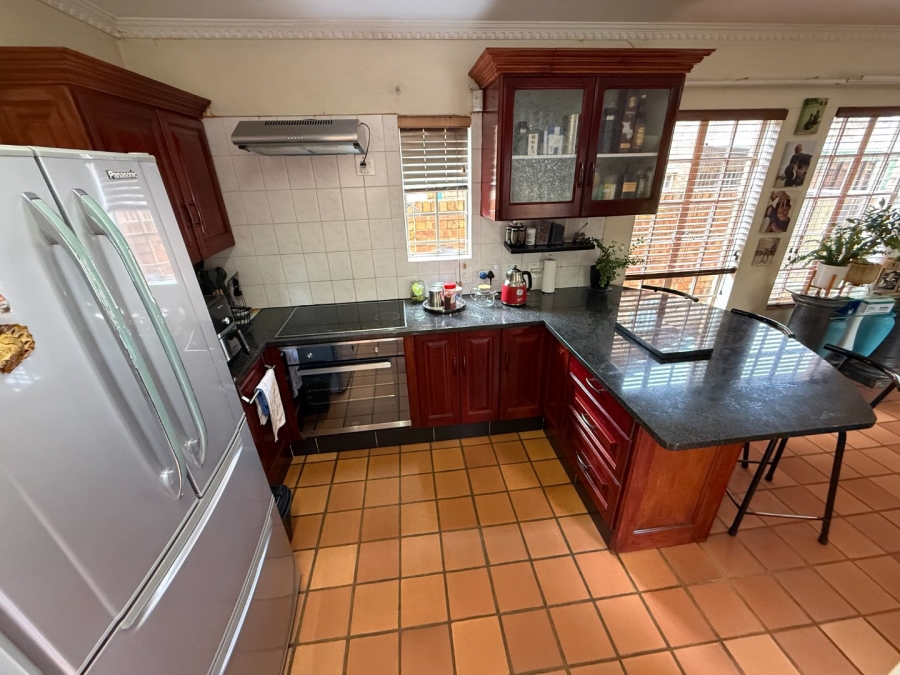 3 Bedroom Property for Sale in Die Hoewes Gauteng