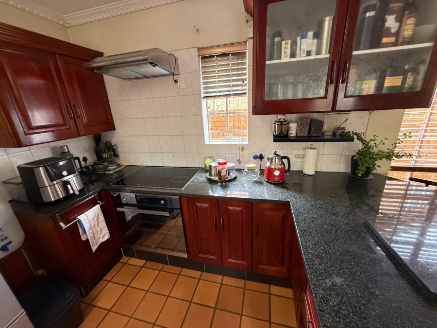 3 Bedroom Property for Sale in Die Hoewes Gauteng
