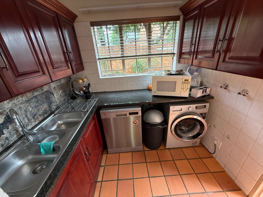 3 Bedroom Property for Sale in Die Hoewes Gauteng