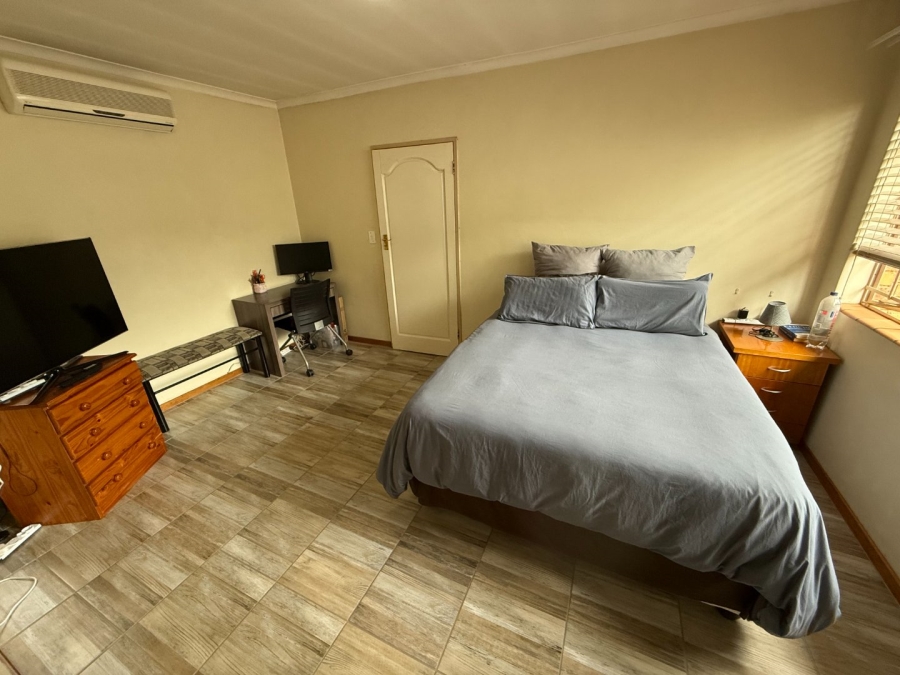 3 Bedroom Property for Sale in Die Hoewes Gauteng