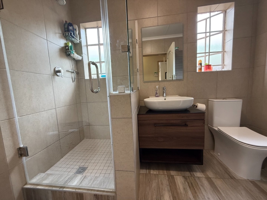 3 Bedroom Property for Sale in Die Hoewes Gauteng