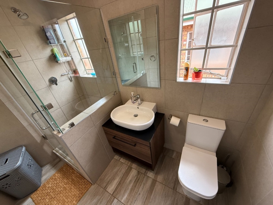 3 Bedroom Property for Sale in Die Hoewes Gauteng