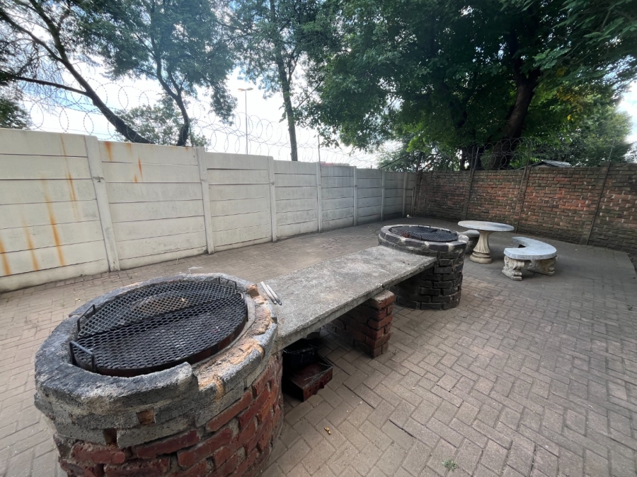 To Let 2 Bedroom Property for Rent in Ferndale Gauteng