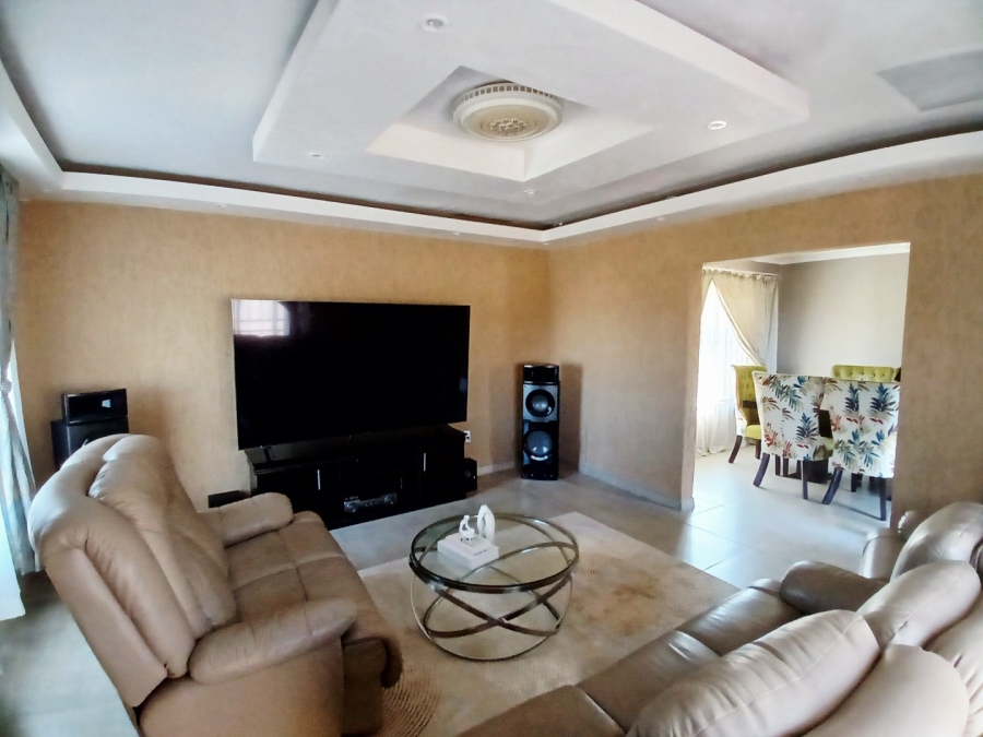  Bedroom Property for Sale in Geluksdal Gauteng