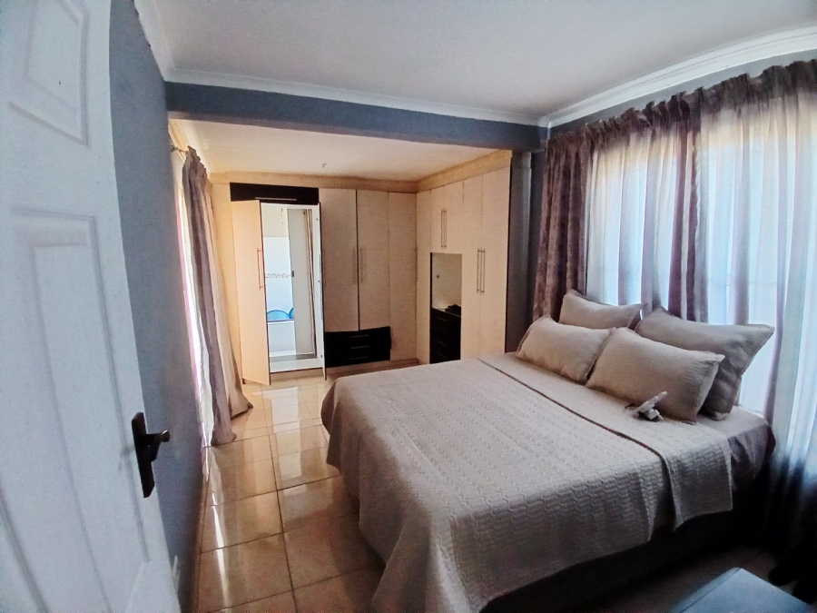  Bedroom Property for Sale in Geluksdal Gauteng