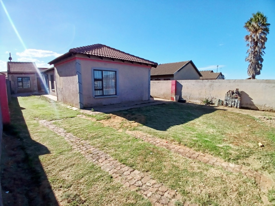  Bedroom Property for Sale in Geluksdal Gauteng