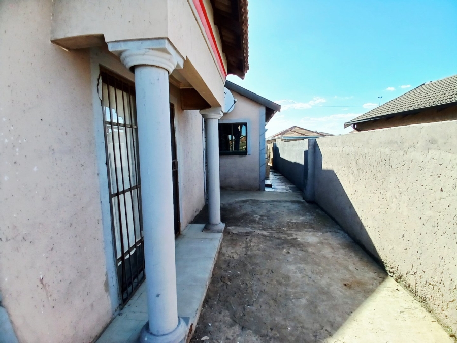  Bedroom Property for Sale in Geluksdal Gauteng