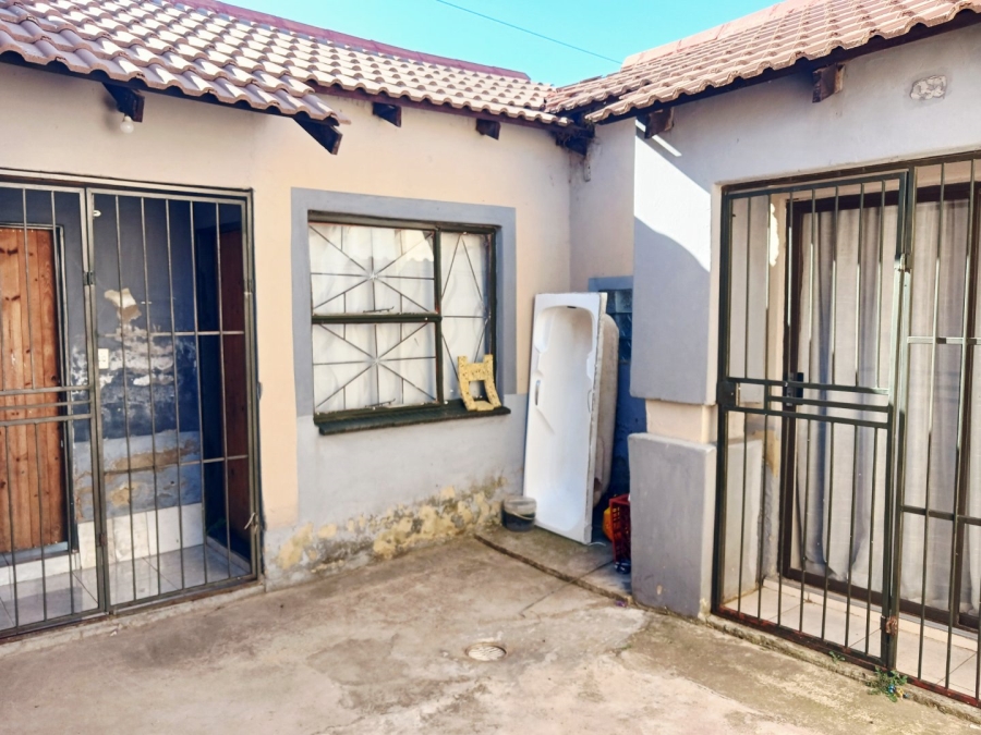  Bedroom Property for Sale in Geluksdal Gauteng