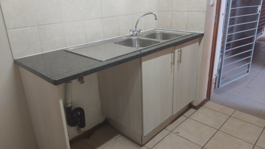 To Let 2 Bedroom Property for Rent in Klipfontein Gauteng