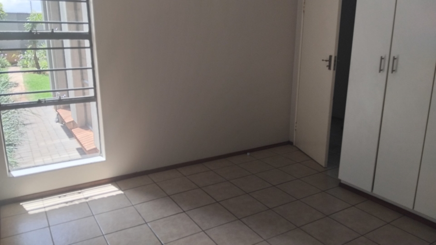 To Let 2 Bedroom Property for Rent in Klipfontein Gauteng