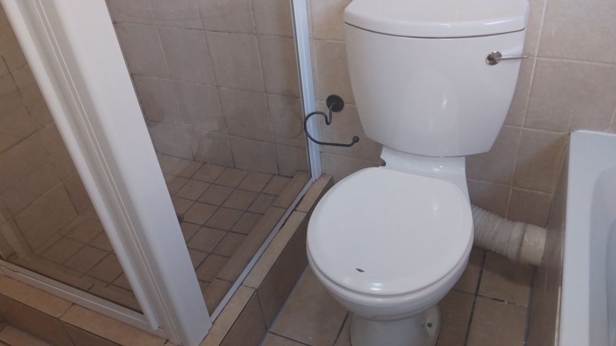 To Let 2 Bedroom Property for Rent in Klipfontein Gauteng