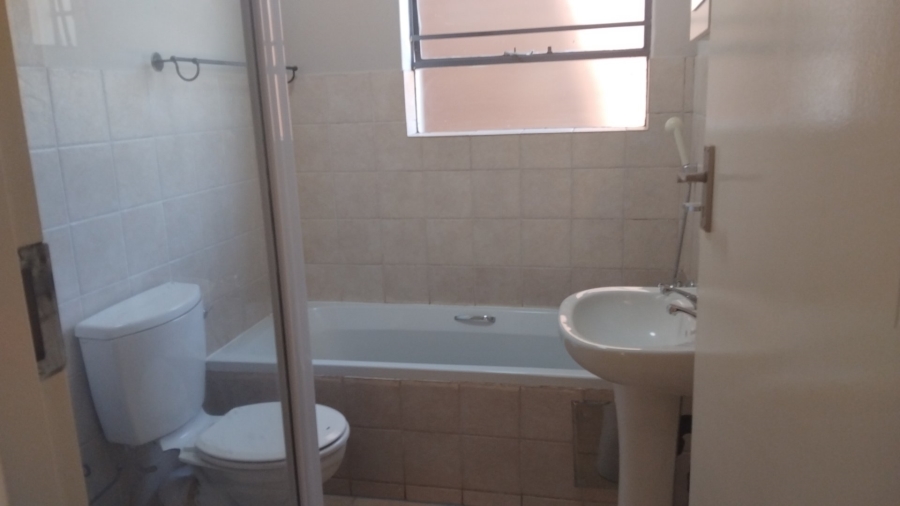 To Let 2 Bedroom Property for Rent in Klipfontein Gauteng
